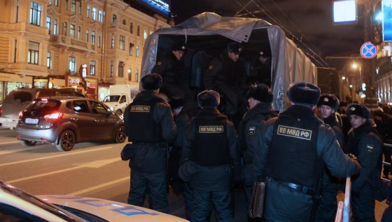 Un bolnav mintal a injunghiat mortal doi oameni si a ranit alti noua pe o strada din Moscova