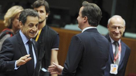 Presa britanica: Nicolas Sarkozy ar fi evitat sa dea mana cu David Cameron, dupa discutiile de noaptea trecuta de la Bruxelles