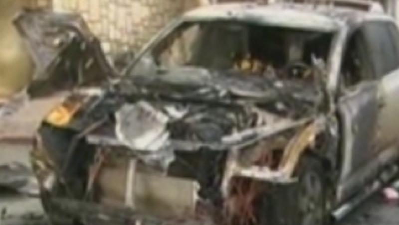 VIDEO! Filmati in timp ce incendiau o masina in Constanta