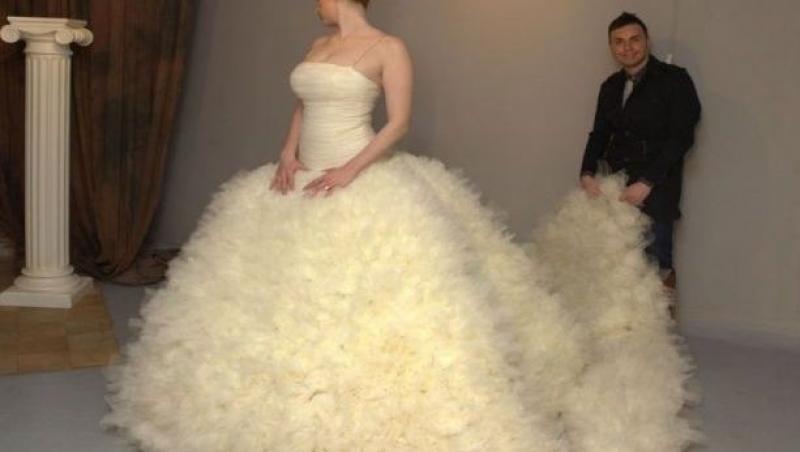 VIDEO! Rochie de nunta de 85 de kilograme!