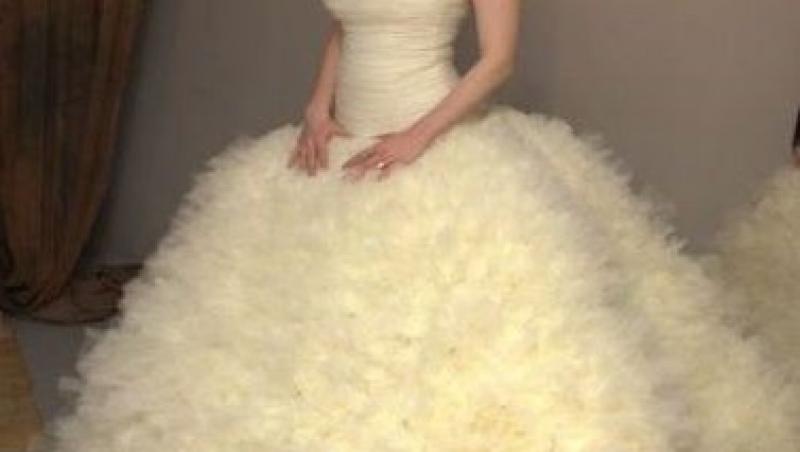 VIDEO! Rochie de nunta de 85 de kilograme!
