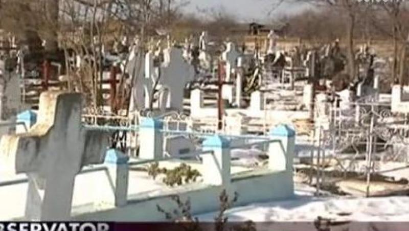 VIDEO! Fetita de 3 ani abandonata in cimitir de mama