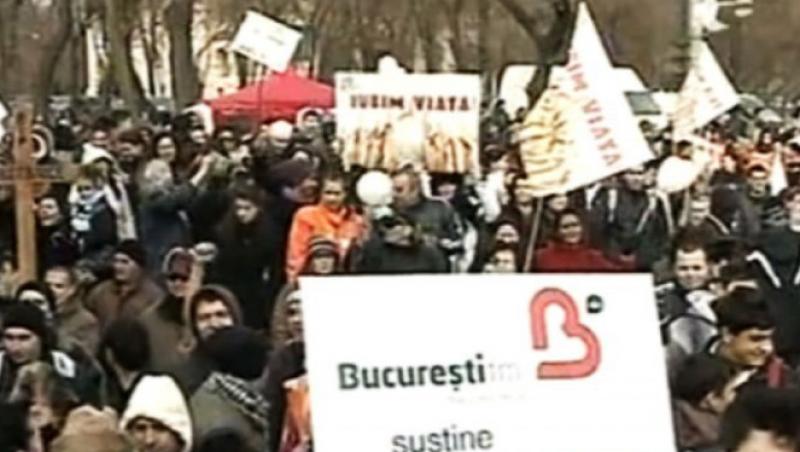Mii de persoane au protestat la Guvern fata de comercializarea etnobotanicelor