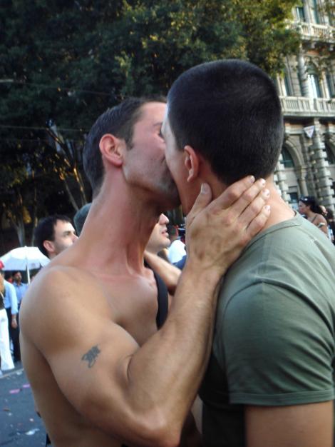 Guvernul respinge oficializarea concubinajului si legaturile "gay"