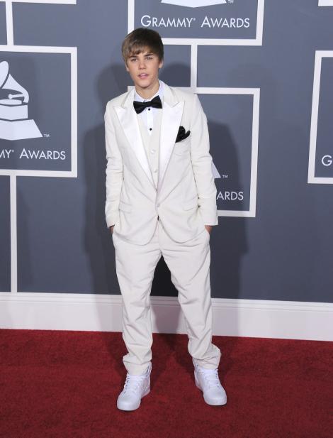 Fanii lui Justin Bieber, violenti dupa ce acesta a pierdut un premiu Grammy