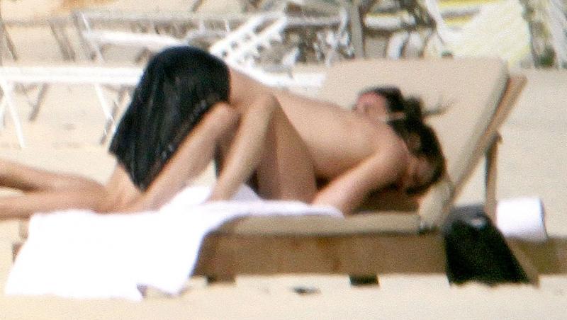 FOTO! Demi Moore si Ashton Kutcher s-au iubit pe plaja