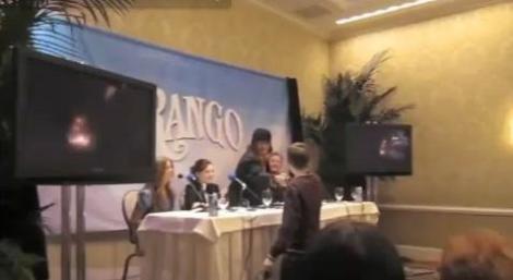 VIDEO! Justin Bieber l-a intrerupt pe Johnny Depp in timpul unei conferinte