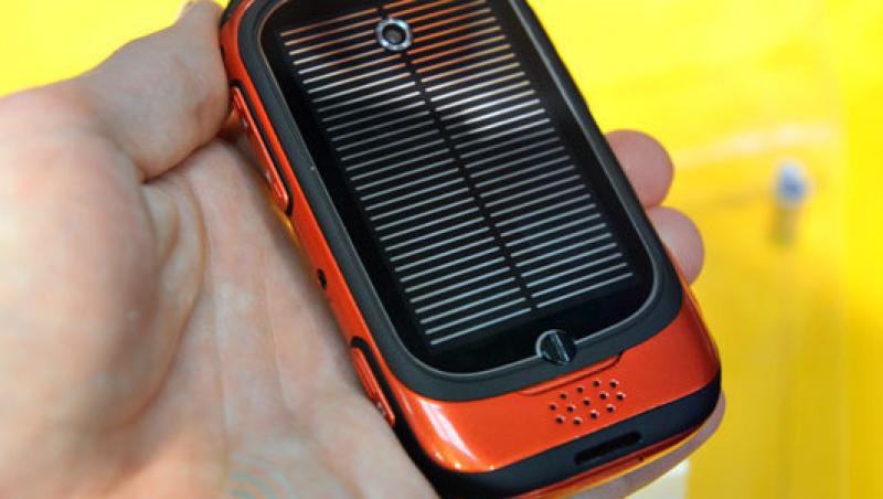 FOTO! Umeox Apollo, primul smartphone care foloseste energia solara!
