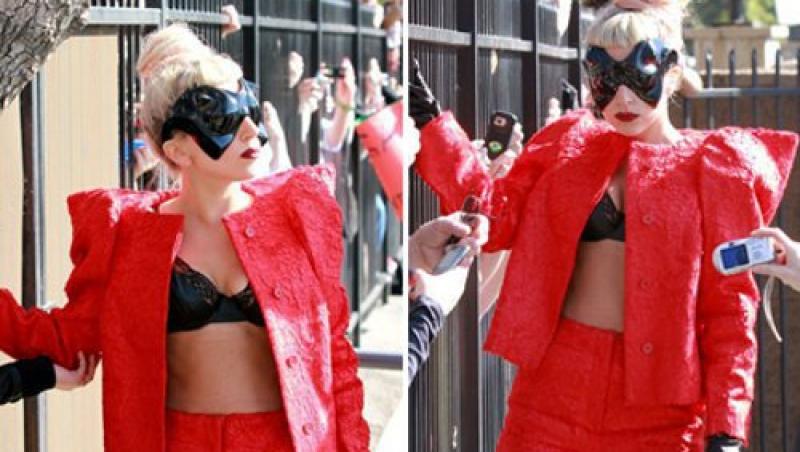 FOTO! Lady Gaga, intr-un costum romanesc!