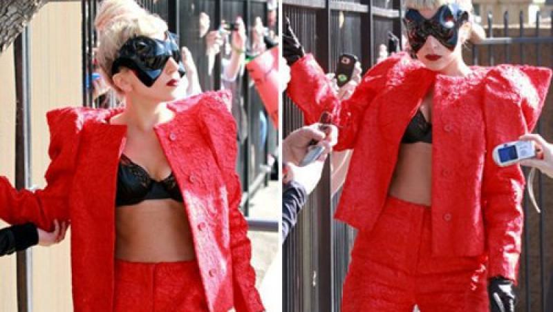 FOTO! Lady Gaga, intr-un costum romanesc!