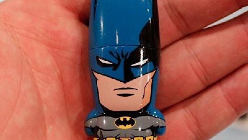 FOTO! Vezi noile stickuri USB Batman, Robin, Joker si Catwoman!