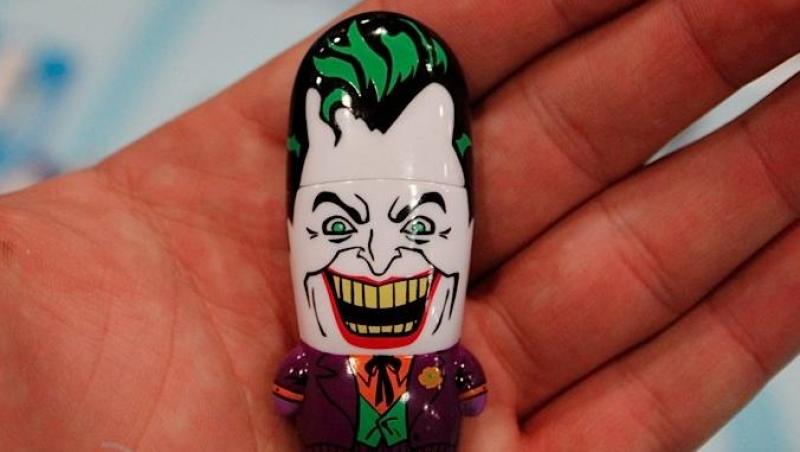 FOTO! Vezi noile stickuri USB Batman, Robin, Joker si Catwoman!