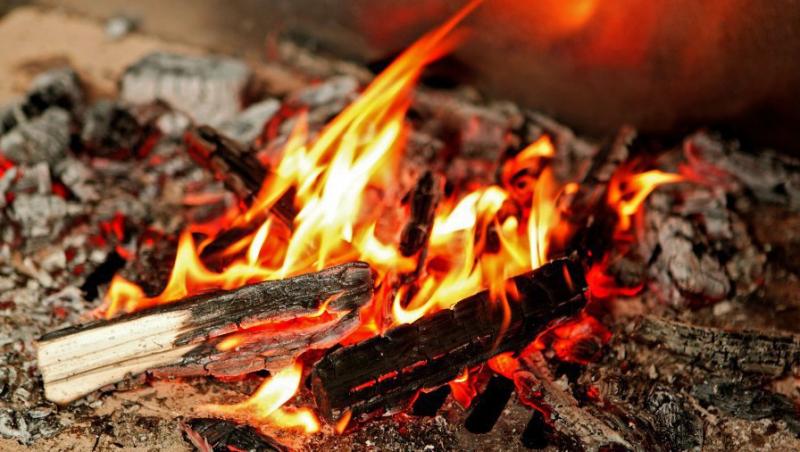 Caracal: O fetita de 7 ani a ars de vie in propria casa