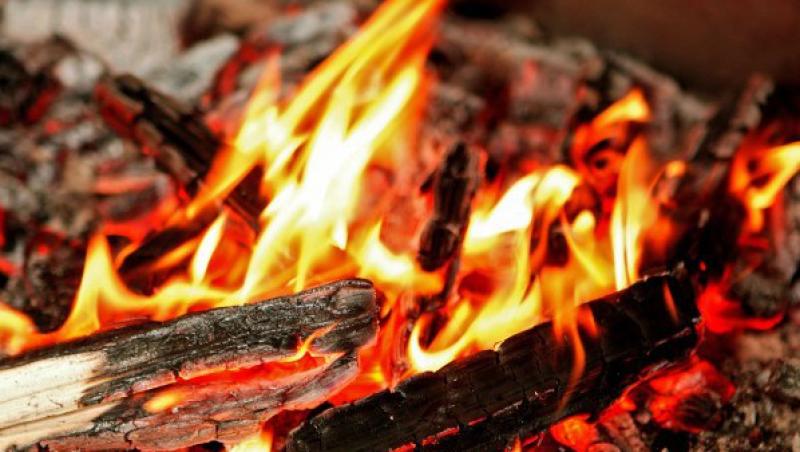 Caracal: O fetita de 7 ani a ars de vie in propria casa