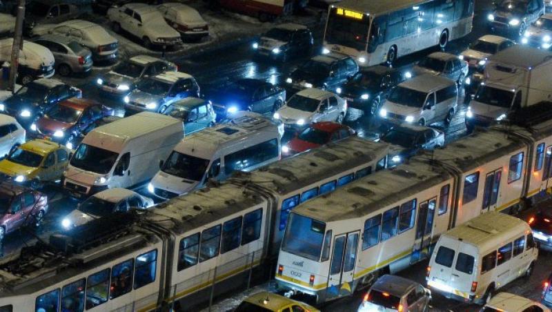 Autobuzele si tramvaiele RATB ar putea circula si noaptea