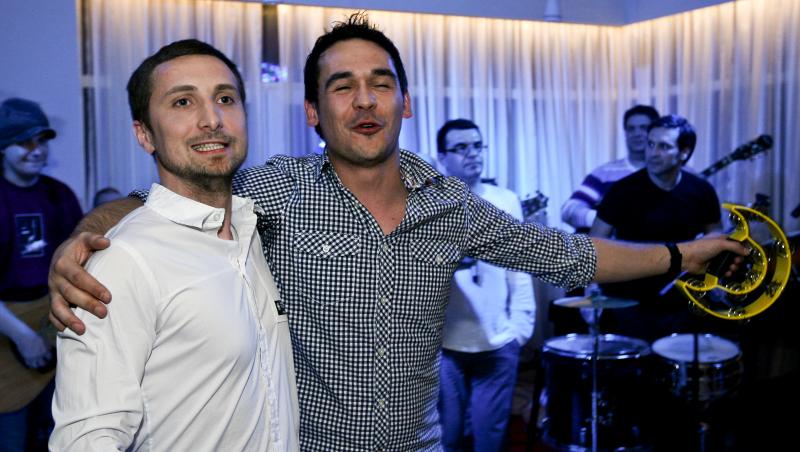 Razvan si Dani luati prin surprindere de colegi. Antena 1 le-a pregatit o petrecere surpriza de ziua lor