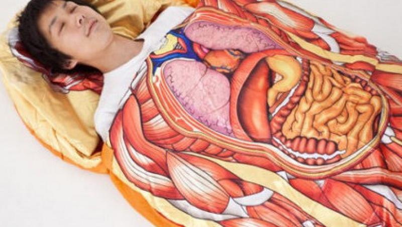 Cool: sac de dormit cu desen anatomic