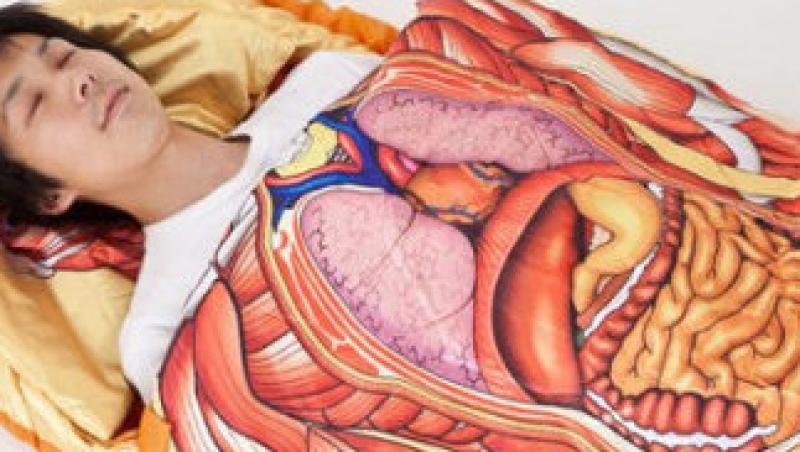 Cool: sac de dormit cu desen anatomic