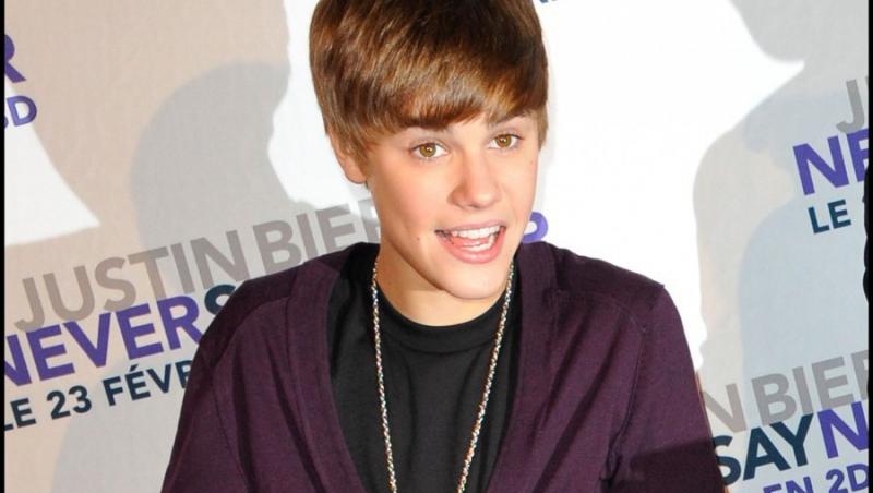 Justin Bieber isi vinde parul pentru opere de caritate