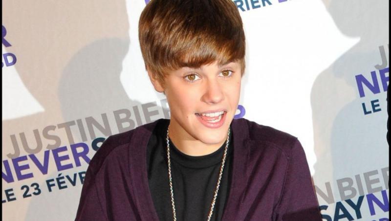 Justin Bieber isi vinde parul pentru opere de caritate