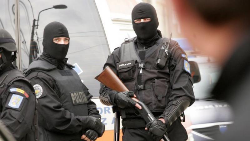Bilantul descinderilor de la Vama Albita: 15 politsti arestati preventiv si 25 retinuti