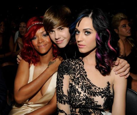 Rihanna l-a refuzat pe Justin Bieber!