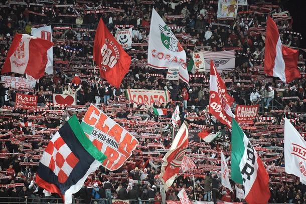 Fotbalistii lui Bari, atacati de fani dupa antrenament