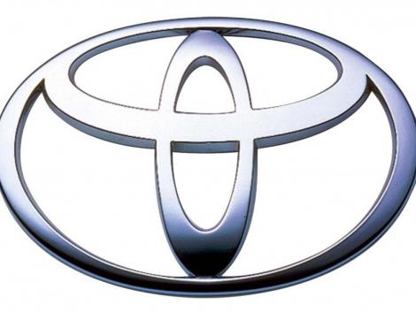Din nou acceleratia: Toyota recheama 2,2 mil. de vehicule in SUA