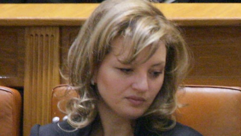 Ioana Basescu slabeste cu 2000 de lei pe luna