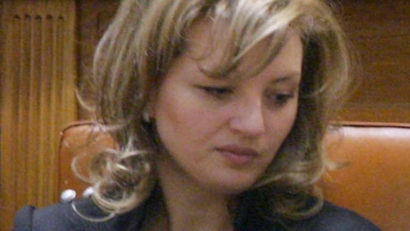 Ioana Basescu slabeste cu 2000 de lei pe luna