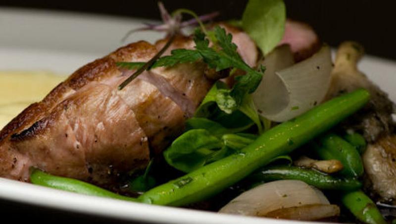 VIDEO! Reteta zilei: salata de fasole verde cu piept de rata si foie gras