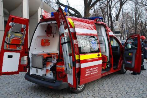 Cluj: Sase raniti in urma unei coliziuni dintre un autoturism si un microbuz