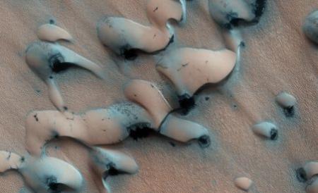 Studiu: Dunele de nisip de pe Marte se deplaseaza