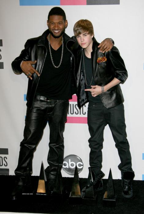 Justin Bieber isi va surprinde fanii la premiile Grammy