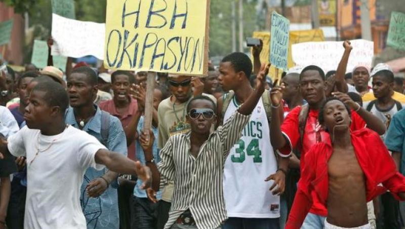 Haiti: Proteste cu focuri de arma si gaze lacrimogene