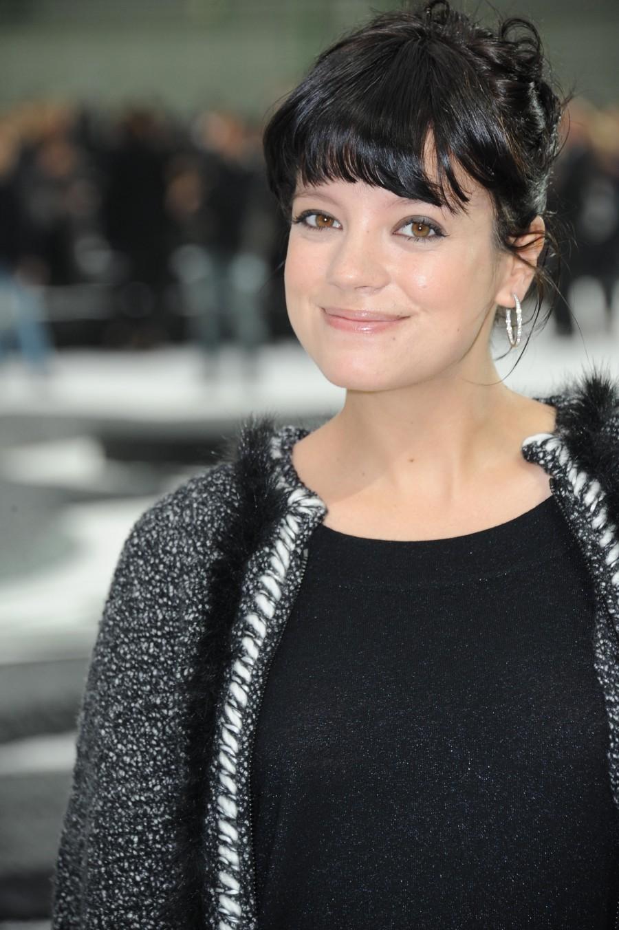 Lily Allen da in judecata un tabloid britanic pentru invadarea intimitatii