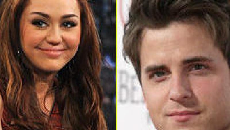 Miley Cyrus si Jared Followill continua sa flirteze