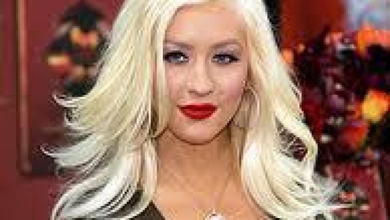Christina Aguilera s-a ingrasat enorm!