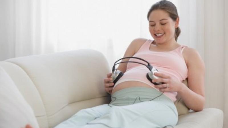 Studiu: Bebelusii isi amintesc melodiile ascultate de mame in timpul sarcinii