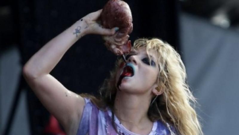 VIDEO! Ke$ha bea sange dintr-o inima in timpul unui concert!