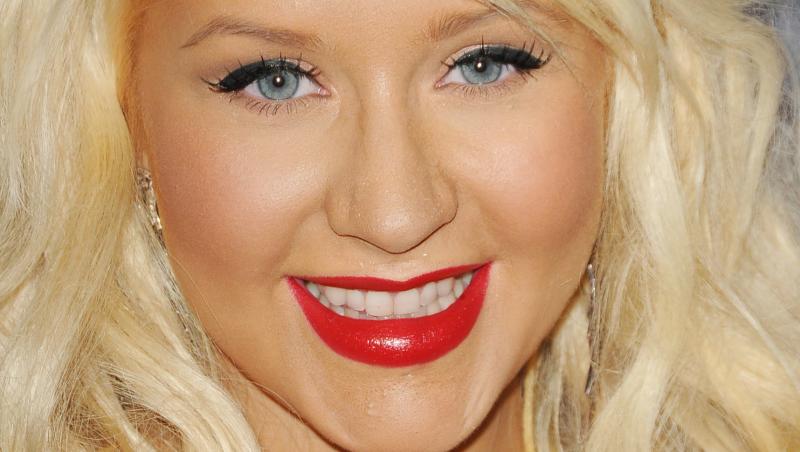 FOTO! Vezi ce burta a facut Christina Aguilera!