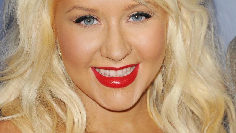 FOTO! Vezi ce burta a facut Christina Aguilera!