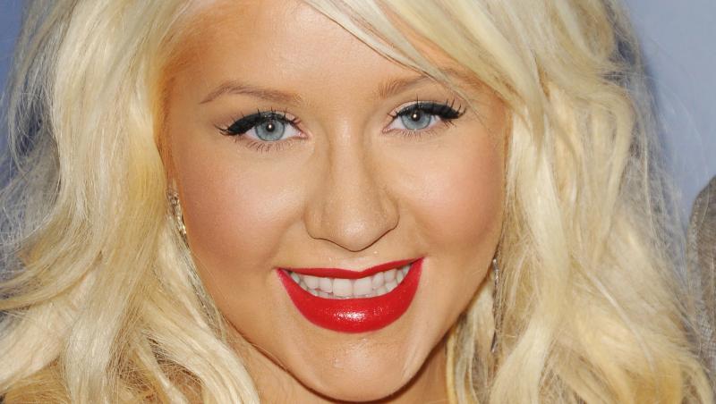 FOTO! Vezi ce burta a facut Christina Aguilera!