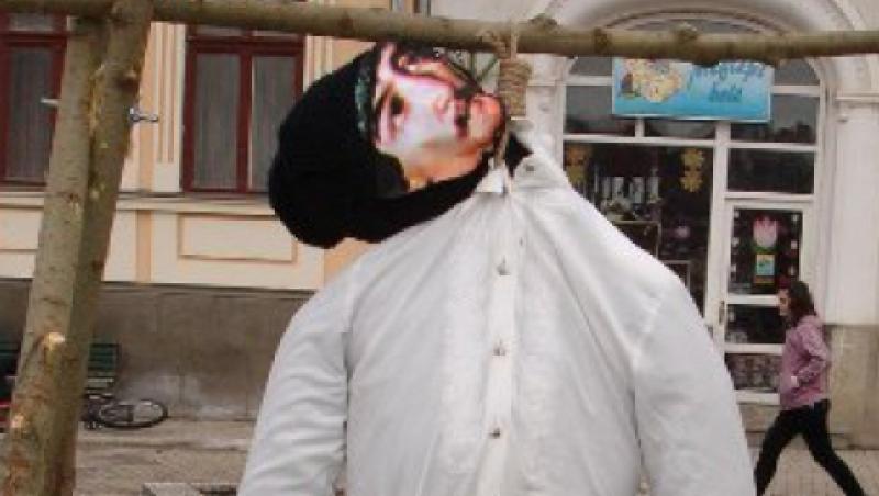 Tanarul care a spanzurat o papusa cu chipul lui Avram Iancu, cercetat pentru instigare la discriminare