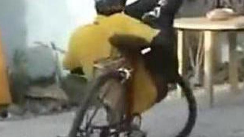 VIDEO! Jonglerii pe bicicleta!