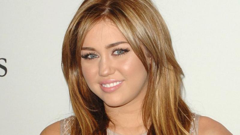 Miley Cyrus, pe o lista cu fotografii compromitatoare