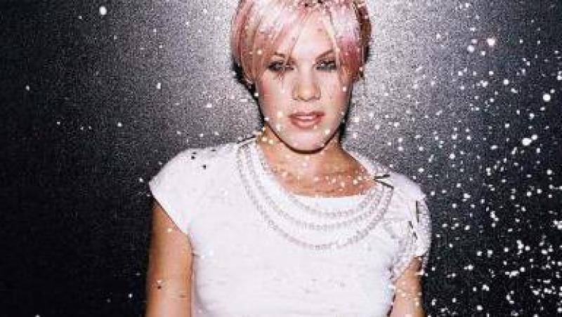 Britney Spears si Christina Aguilera ironizate de Pink
