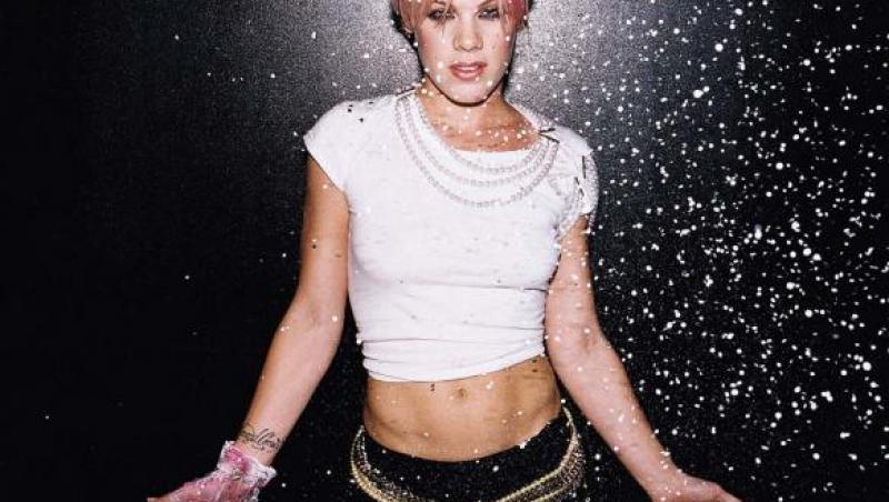 Britney Spears si Christina Aguilera ironizate de Pink