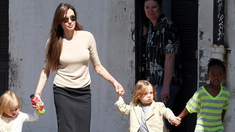 FOTO! Vezi ce au mai crescut gemenii Jolie Pitt!