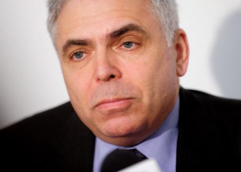 Adrian Severin se retrage din grupul socialistilor, dar nu demisioneaza din PE